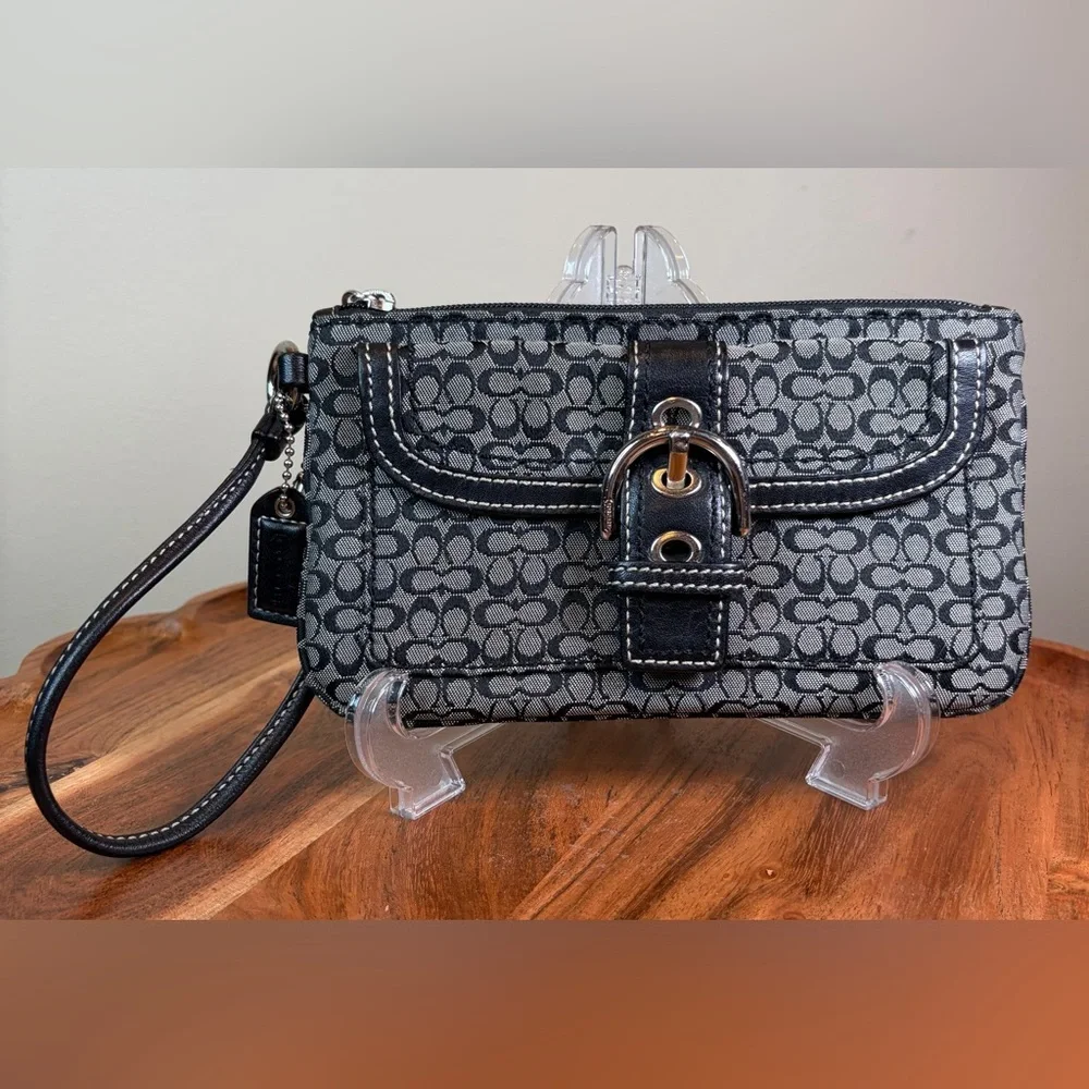 Vintage COACH Signature Soho Black and White Wristlet Clutch EUC